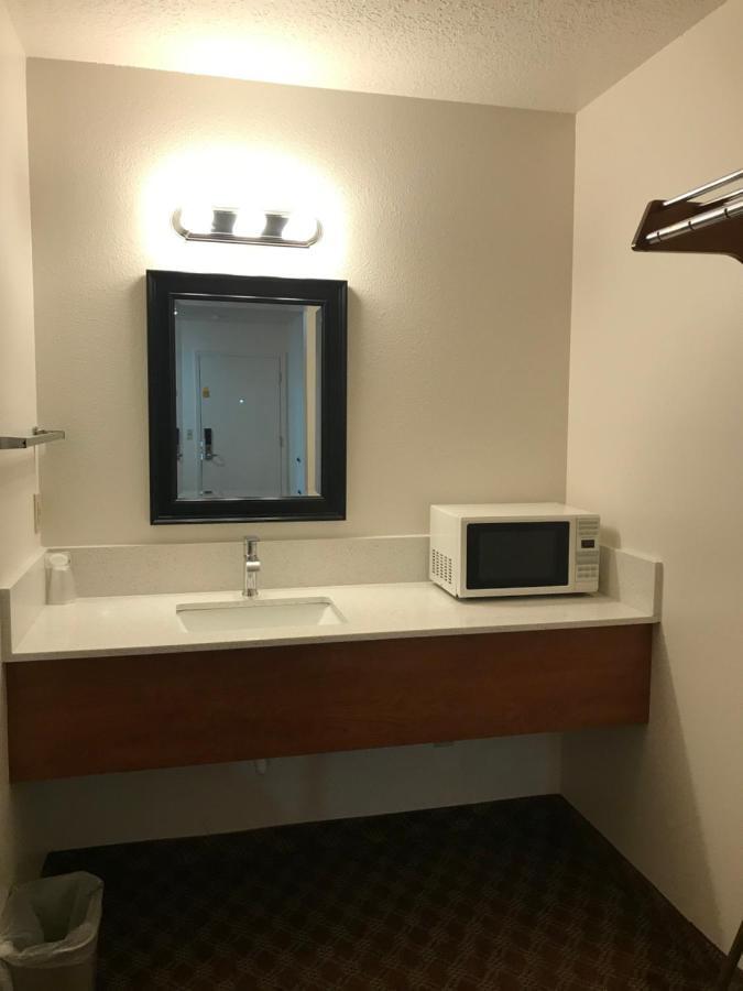 Woodburn Inn 외부 사진