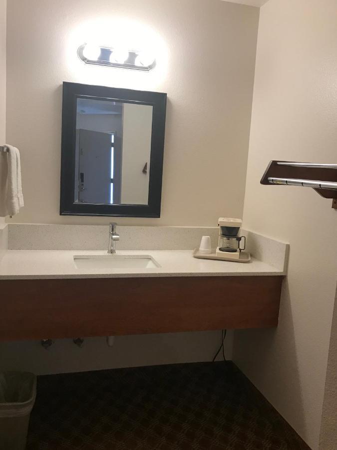 Woodburn Inn 외부 사진